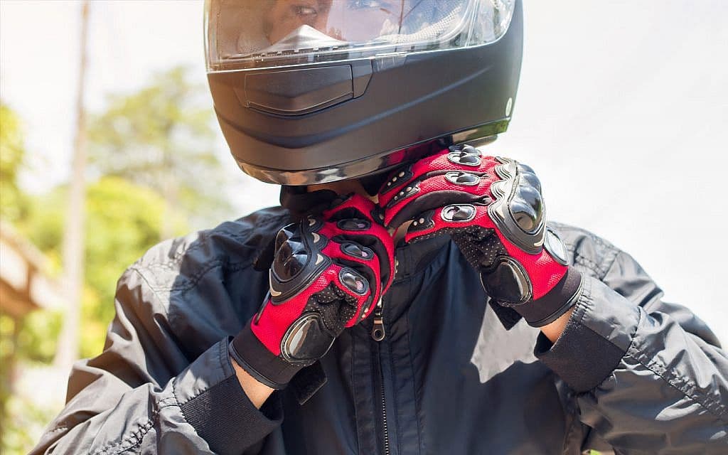 Safety First: Essential Gear for Motorcycle Riders in Dubai